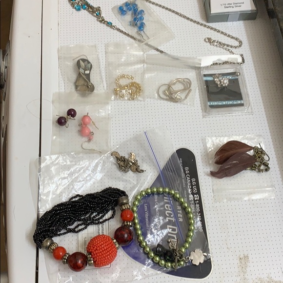 Lot of jewelry & accessories. - Picture 2 of 6
